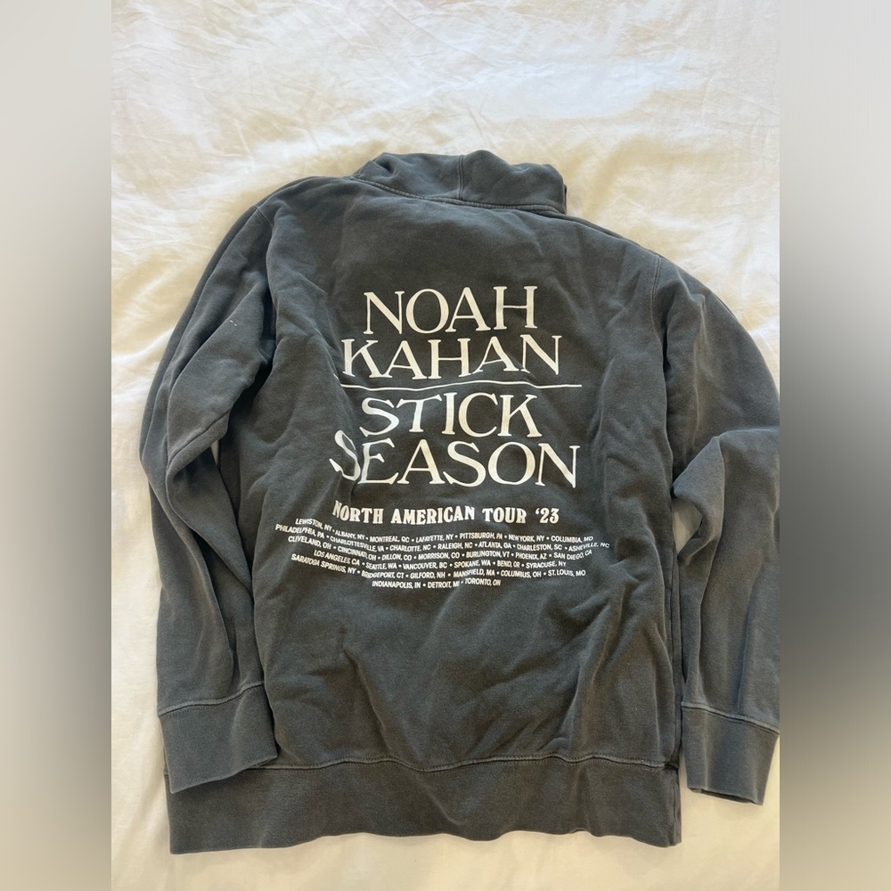 Noah Kahan 2023 sweatshirt